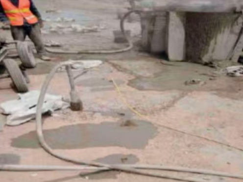 安顺水泥混凝土路面板底注浆技术 路面脱空注浆整治方案