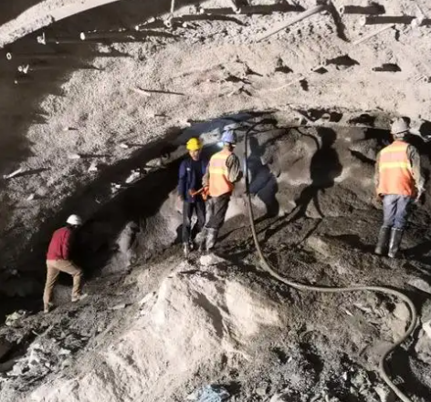 安顺拱顶带模注浆料的施工流程及注意事项